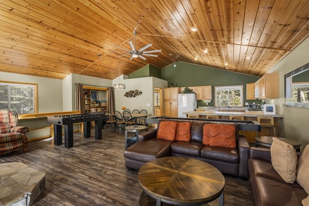Lounge area:  Donner Lake Getaway W/Private Hot Tub
