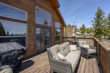 Front Deck:  Mountain View Lodge
