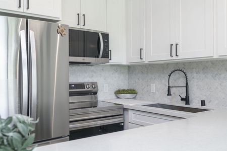 Your fully-equipped kitchen features modern appliances and elegant finishes, perfect for preparing meals during your stay.