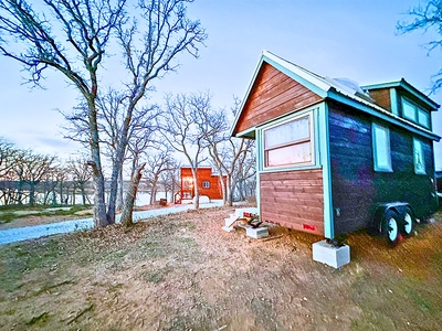Glorious 2 Lake Eastland Glamping Tiny Home Experience