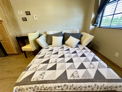 Bison Bungalow Studio Cozy Overgaard AZ Stay