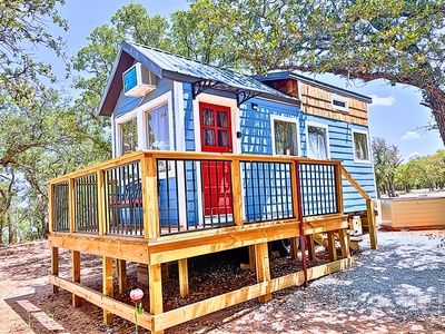 Glorious 3 Lake Eastland Glamping Tiny Home Experience