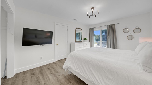 The master suite includes a king size bed and full bathroom!