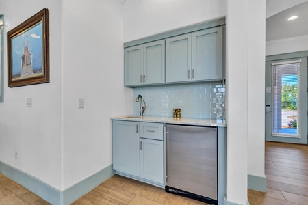 Convenient wet bar (home has 2 full-size fridges, and 3 bar-size fridges too!)