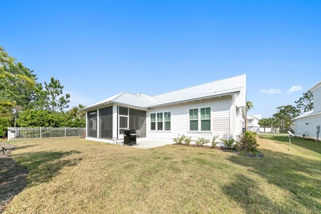 Spacious back yard for the kids to play!