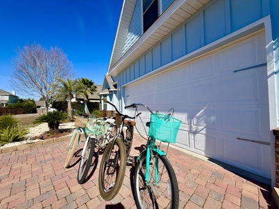 Hop on the complimentary beach cruiser bikes or the golf cart and head down to the beach!