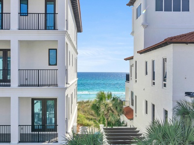 The wonderful wraparound balcony off the living room!