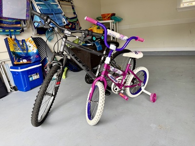 2 Kids bikes and plenty of beach gear included for extra fun!