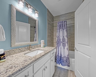 The 2nd and 3rd queen room share a 2-room Jack-n-Jill bathroom!