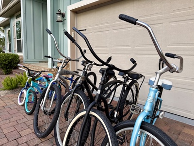 4 Beach Cruiser Bikes  and 2 kids bikes are Included!