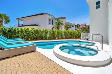 The wonderful heated pool & hot tub will be a family favorite!