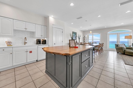 Gaze out to the Gulf, even while cooking!
