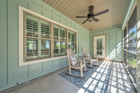 Lounge on the screened porch and take in the beach breezes!