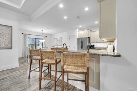 The breakfast bar, with additional seating for coffee conversations!