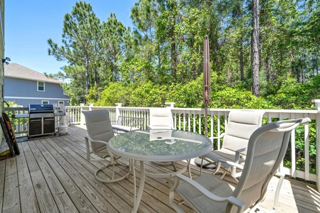 Patio table, forest views, grilling area - on the back deck!