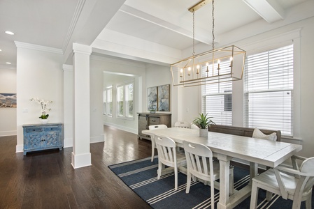 The dining area is light and bright, seats 6 with plenty more seating at the kitchen island!!