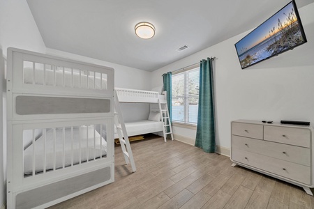 Ground floor bunk room with private bathroom!