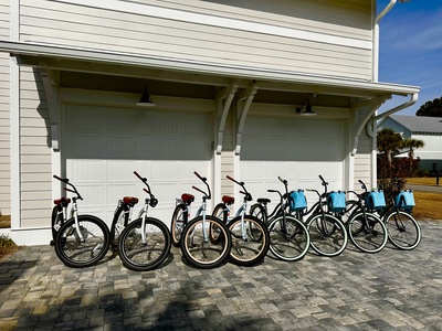 8 Beach Cruiser Bikes Included!