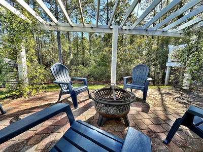 Outdoor fire-pit and pergola for relaxing!