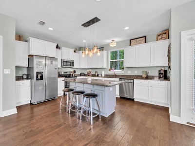 Beautifully open kitchen makes meals a part of the family experience!