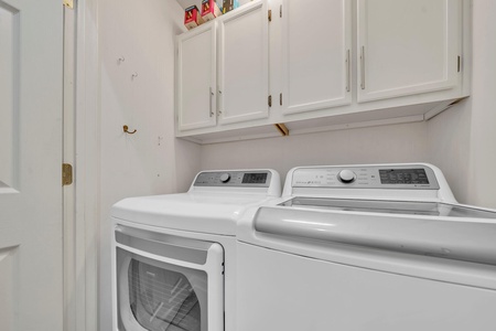 A full-size washer/dryer for extra convenience!