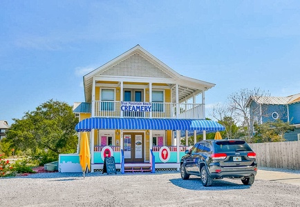 Charming and colorful local shops, restaurants, and more, all nearby!