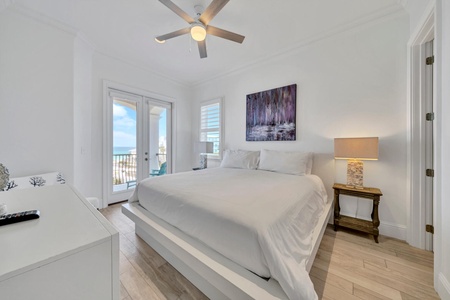 3rd floor king suite - private bath, balcony and amazing gulf views!