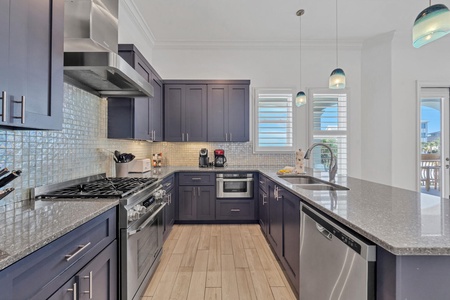 The kitchen features stainless appliances and quartz countertops!