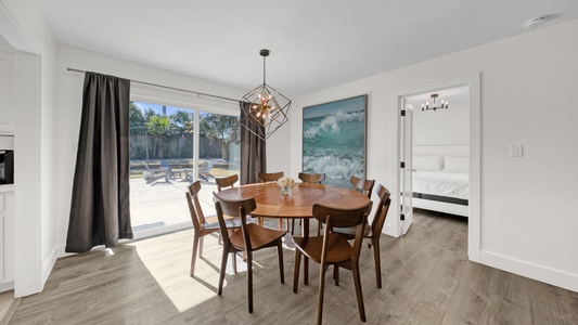 Mid-century modern accents adorn the dining room!