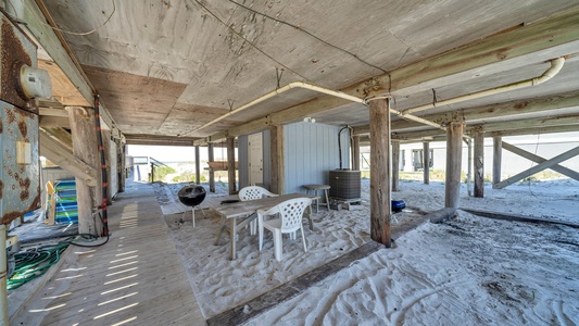 Grilling and shade-lounge area in the breeze!