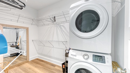 You'll find a washer-dryer set on the ground floor and 2nd floor!
