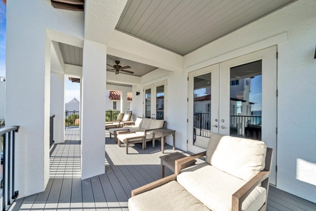 The wonderful wraparound balcony off the living room!