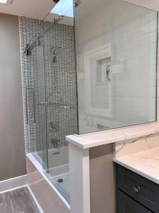 Bathroom 2 - Upstairs - Tub/Shower Combo