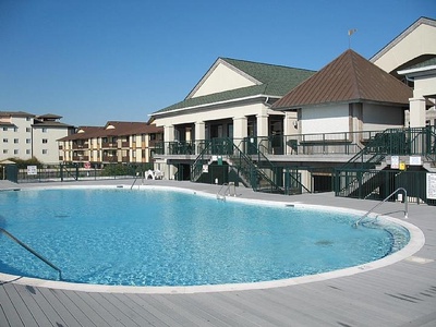 Islander Villas Pool - Oceanfront