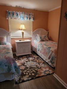 bedroom 3 - two twin beds