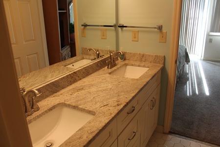Bathroom 1-1