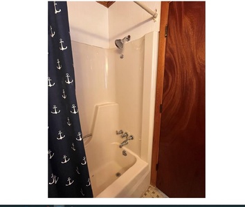 Bathroom 2 Tub/Shower