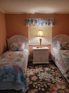 bedroom 3 - two twin beds