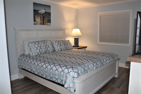 Master Bedroom Oceanfront King Bed