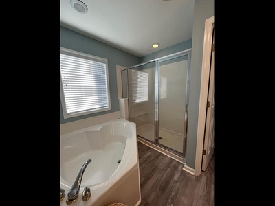 Bedroom 1 Bathtub and Shower