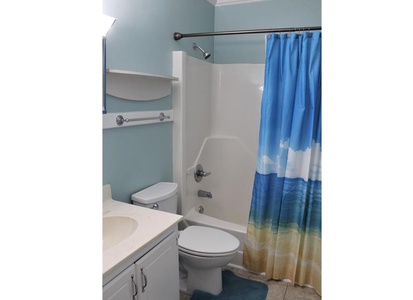 Bathroom 2 Open to Hallway - Tub/Shower