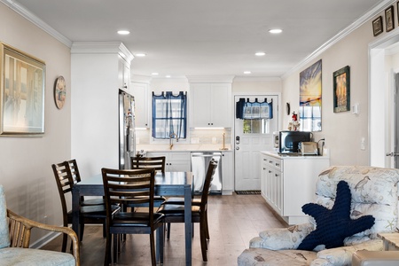 Dining Kitchen Area