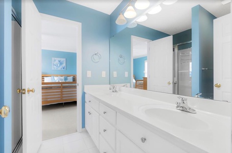 Jack n Jill Bath Shared by Bedrooms 3&4