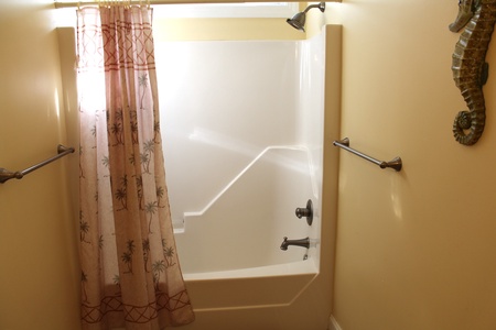 bedroom 5 bathroom tub-shower