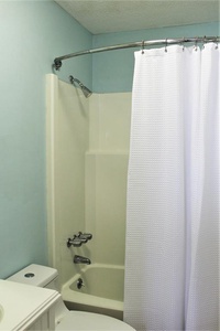 Bathroom 2 Tub/Shower