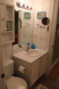 Bathroom 3 - Jack n Jill Tub/Shower