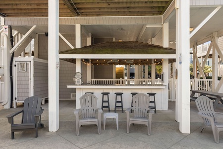 tiki bar poolside