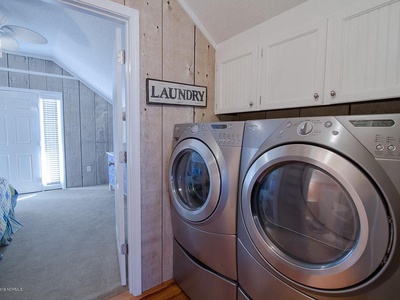 Washer/Dryer - Upstairs 