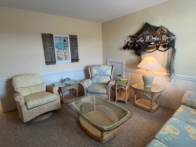 Living Area 2-2
