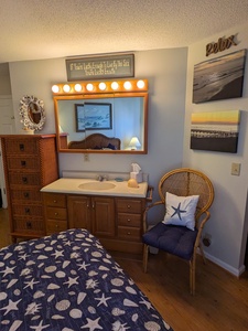 bedroom vanity